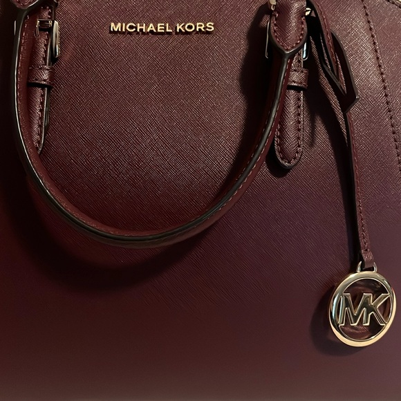 Dark purple cross body/ shoulder bag Michael Kors purse NWOT! - Picture 2 of 7